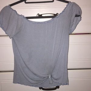 T-shirt with knotted bottom